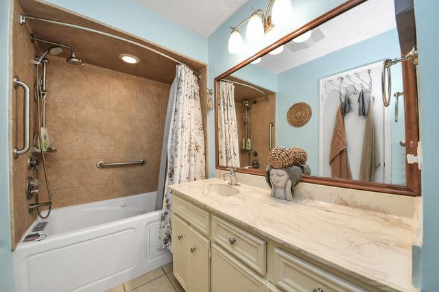 13984 Hollowgreen Drive 23, Houston, TX 77082