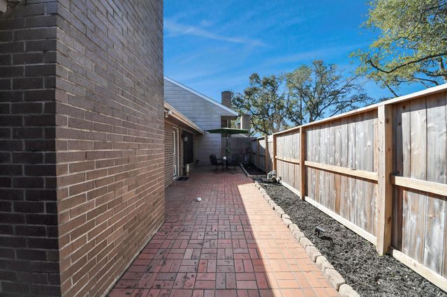 13984 Hollowgreen Drive 23, Houston, TX 77082