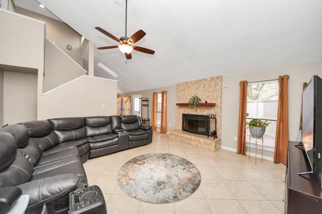 13984 Hollowgreen Drive 23, Houston, TX 77082