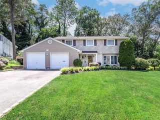 1 Barry Drive, Glen Cove, NY 11542