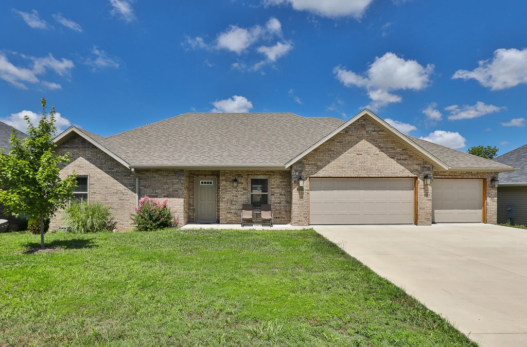 1929 North Brookhollow Drive, Nixa, MO 65714