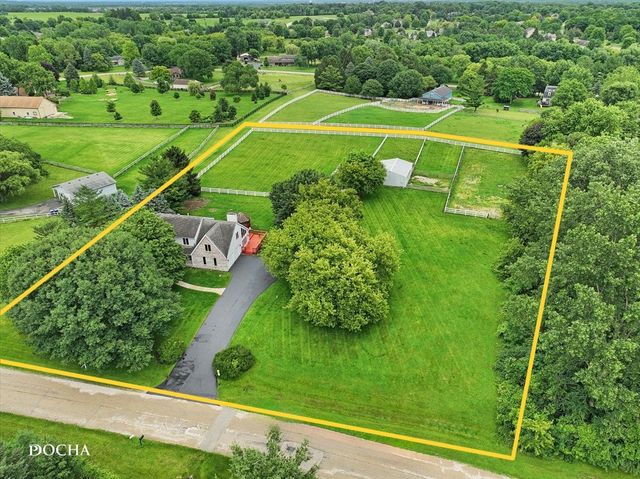 6N777 Palomino Drive, Campton Hills, IL 60175