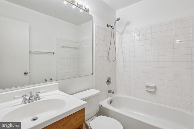 2396 BRANLEIGH PARK CT, Reston, VA 20191