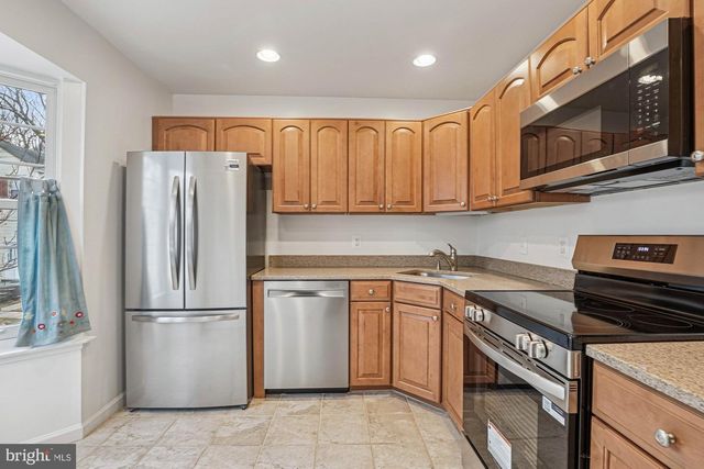 2396 BRANLEIGH PARK CT, Reston, VA 20191