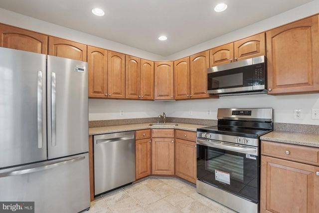 2396 BRANLEIGH PARK CT, Reston, VA 20191