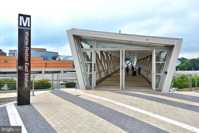 2396 BRANLEIGH PARK CT, Reston, VA 20191