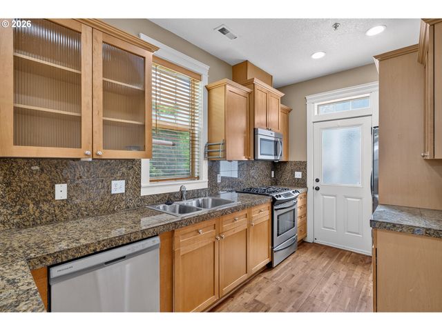 343 Ne BRYANT St, Portland, OR 97211