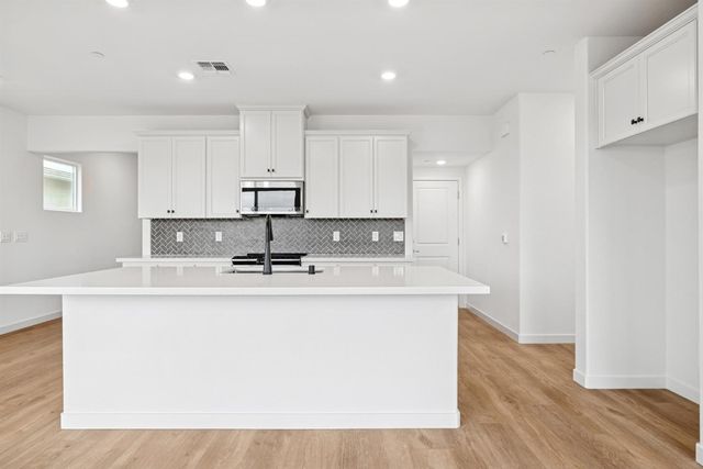 3413 Shaker Way, Sacramento, CA 95835