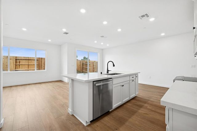 3413 Shaker Way, Sacramento, CA 95835