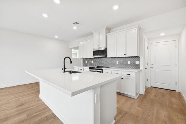 3413 Shaker Way, Sacramento, CA 95835