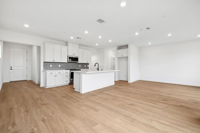 3413 Shaker Way, Sacramento, CA 95835