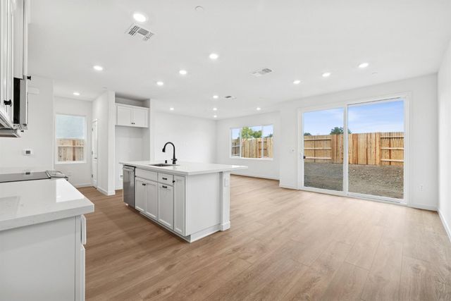 3413 Shaker Way, Sacramento, CA 95835