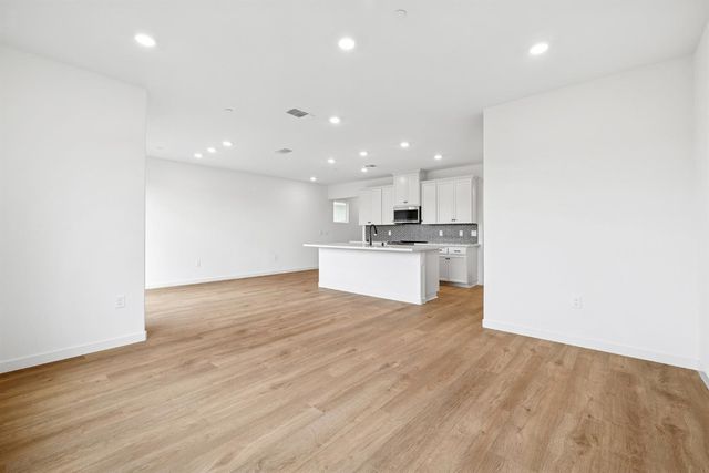 3413 Shaker Way, Sacramento, CA 95835