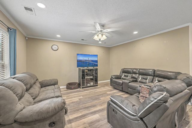 8047 Old London Road, North Charleston, SC 29406