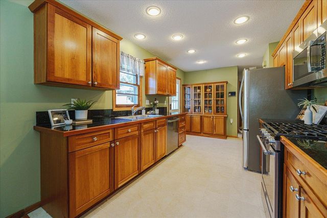 200 Harold Drive, Burnsville, MN 55337