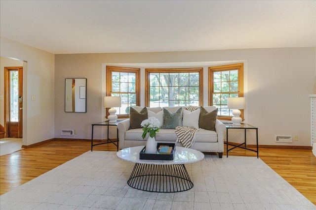 200 Harold Drive, Burnsville, MN 55337