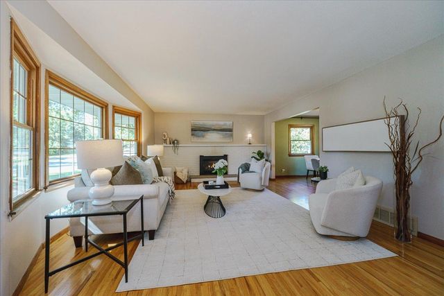 200 Harold Drive, Burnsville, MN 55337