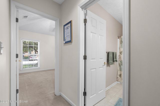 10412 Dove Chase Cir, Louisville, KY 40299