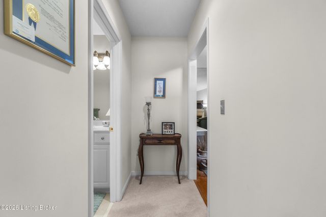 10412 Dove Chase Cir, Louisville, KY 40299