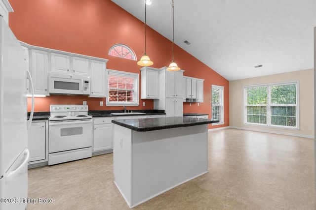 10412 Dove Chase Cir, Louisville, KY 40299