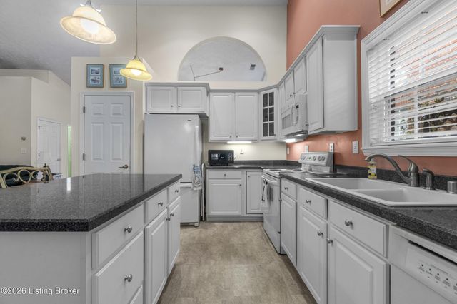 10412 Dove Chase Cir, Louisville, KY 40299