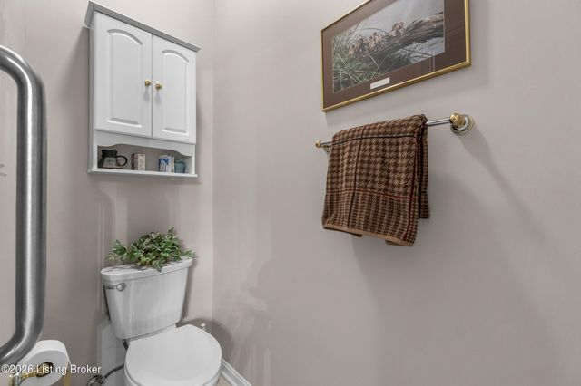 10412 Dove Chase Cir, Louisville, KY 40299