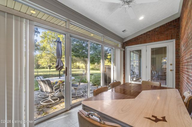 10412 Dove Chase Cir, Louisville, KY 40299