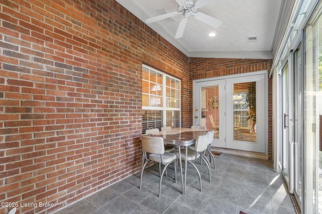 10412 Dove Chase Cir, Louisville, KY 40299
