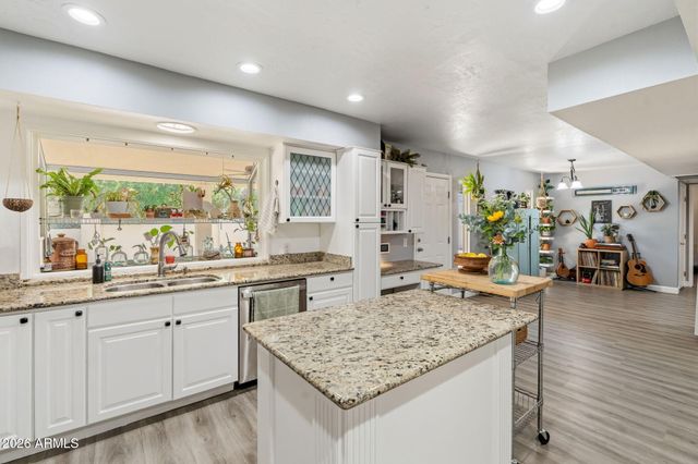 12801 N 15TH Avenue, Phoenix, AZ 85029