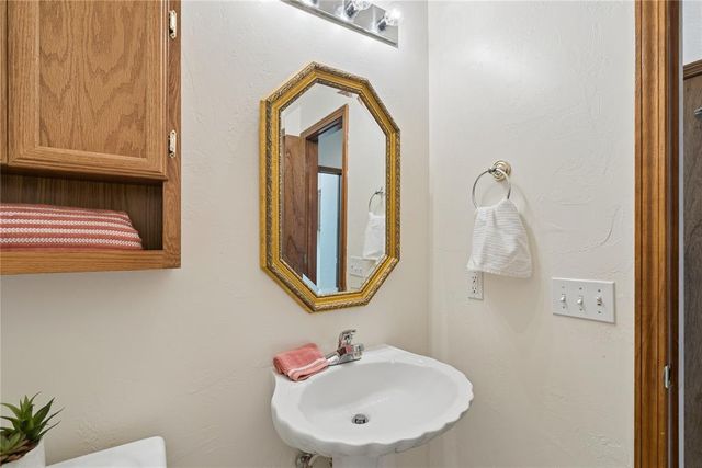 16104 Vintage Court, Edmond, OK 73013