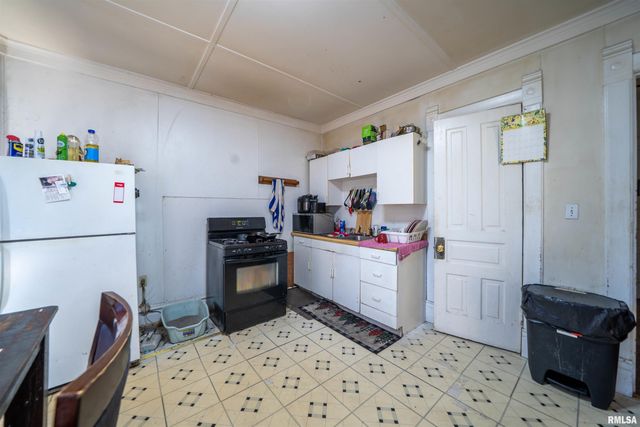 609 W ARMSTRONG Avenue, Peoria, IL 61606