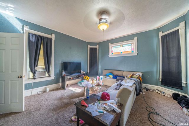 609 W ARMSTRONG Avenue, Peoria, IL 61606