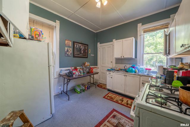 609 W ARMSTRONG Avenue, Peoria, IL 61606