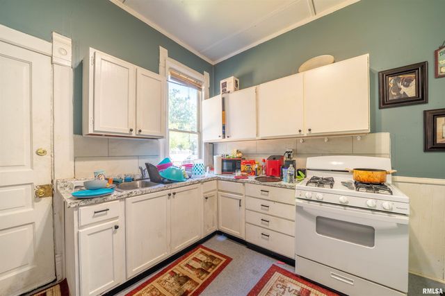 609 W ARMSTRONG Avenue, Peoria, IL 61606