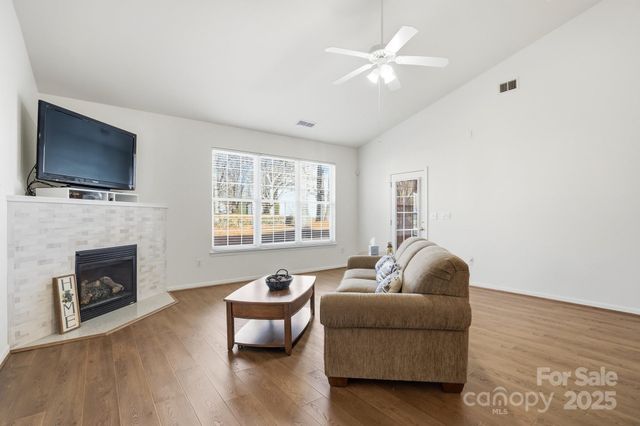 6246 Meadow Glen Lane, Harrisburg, NC 28075