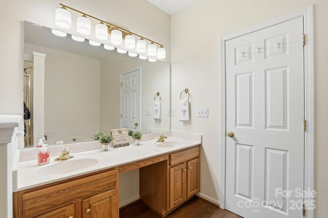 6246 Meadow Glen Lane, Harrisburg, NC 28075