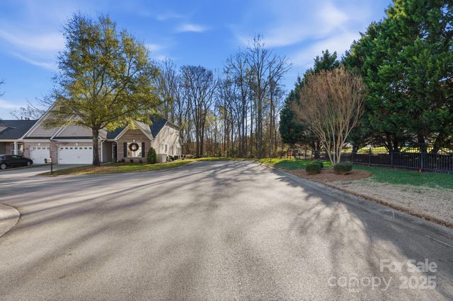 6246 Meadow Glen Lane, Harrisburg, NC 28075