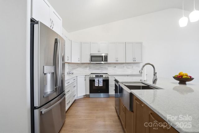 6246 Meadow Glen Lane, Harrisburg, NC 28075