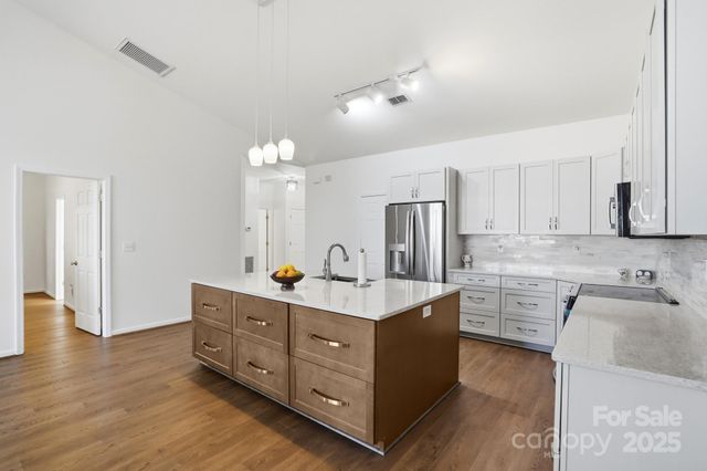 6246 Meadow Glen Lane, Harrisburg, NC 28075