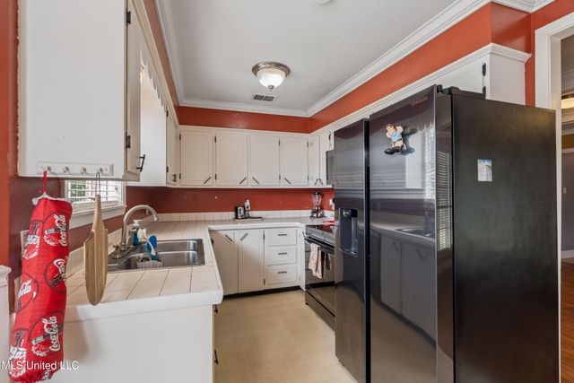 1201 N 34th Avenue, Hattiesburg, MS 39401