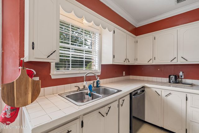 1201 N 34th Avenue, Hattiesburg, MS 39401