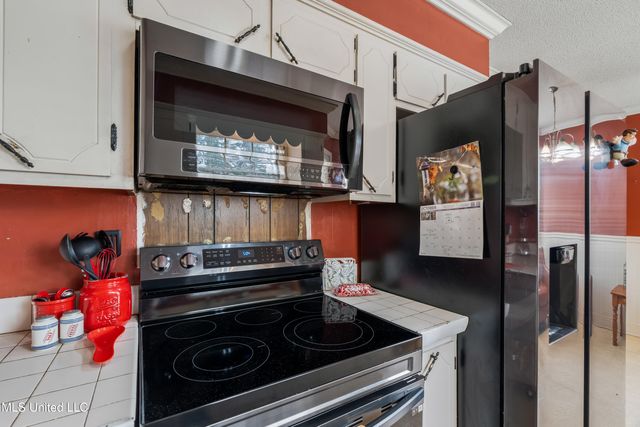 1201 N 34th Avenue, Hattiesburg, MS 39401