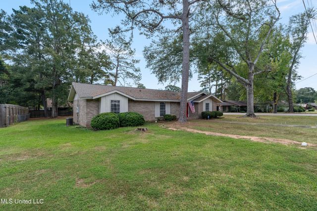 1201 N 34th Avenue, Hattiesburg, MS 39401