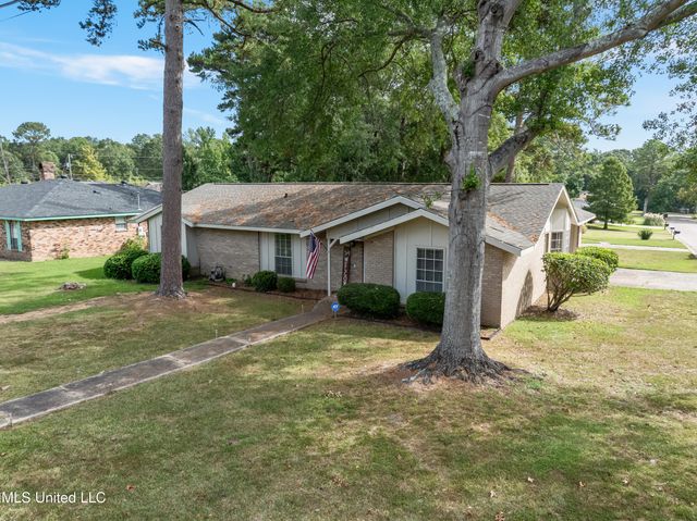 1201 N 34th Avenue, Hattiesburg, MS 39401