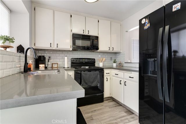 3927 Park View, Bakersfield, CA 93311