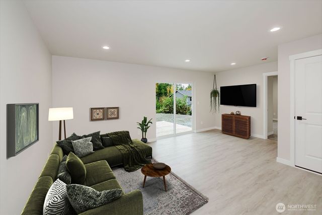 110 E Ellinor Peak Place, Belfair, WA 98528