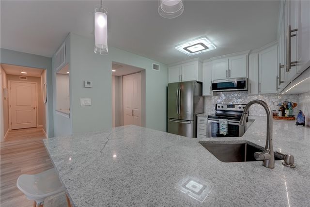 71 Nassau Dr 405, Rockport, TX 78382