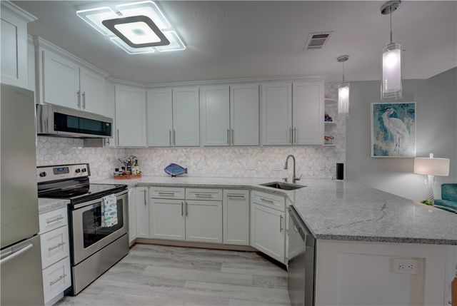 71 Nassau Dr 405, Rockport, TX 78382