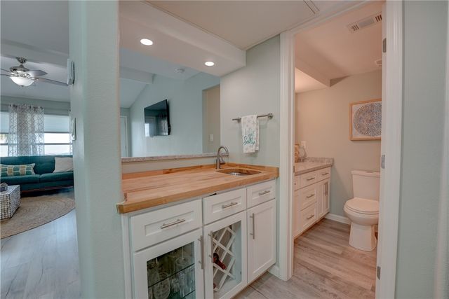 71 Nassau Dr 405, Rockport, TX 78382