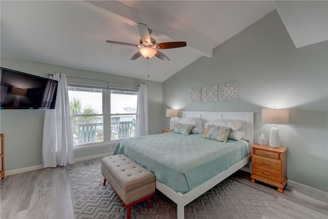 71 Nassau Dr 405, Rockport, TX 78382